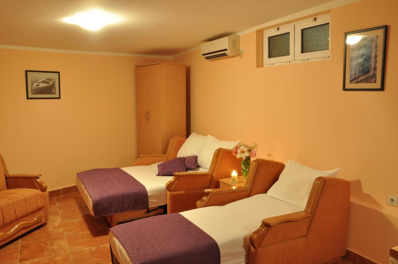 Guest House Marojevic Igalo Esterno foto